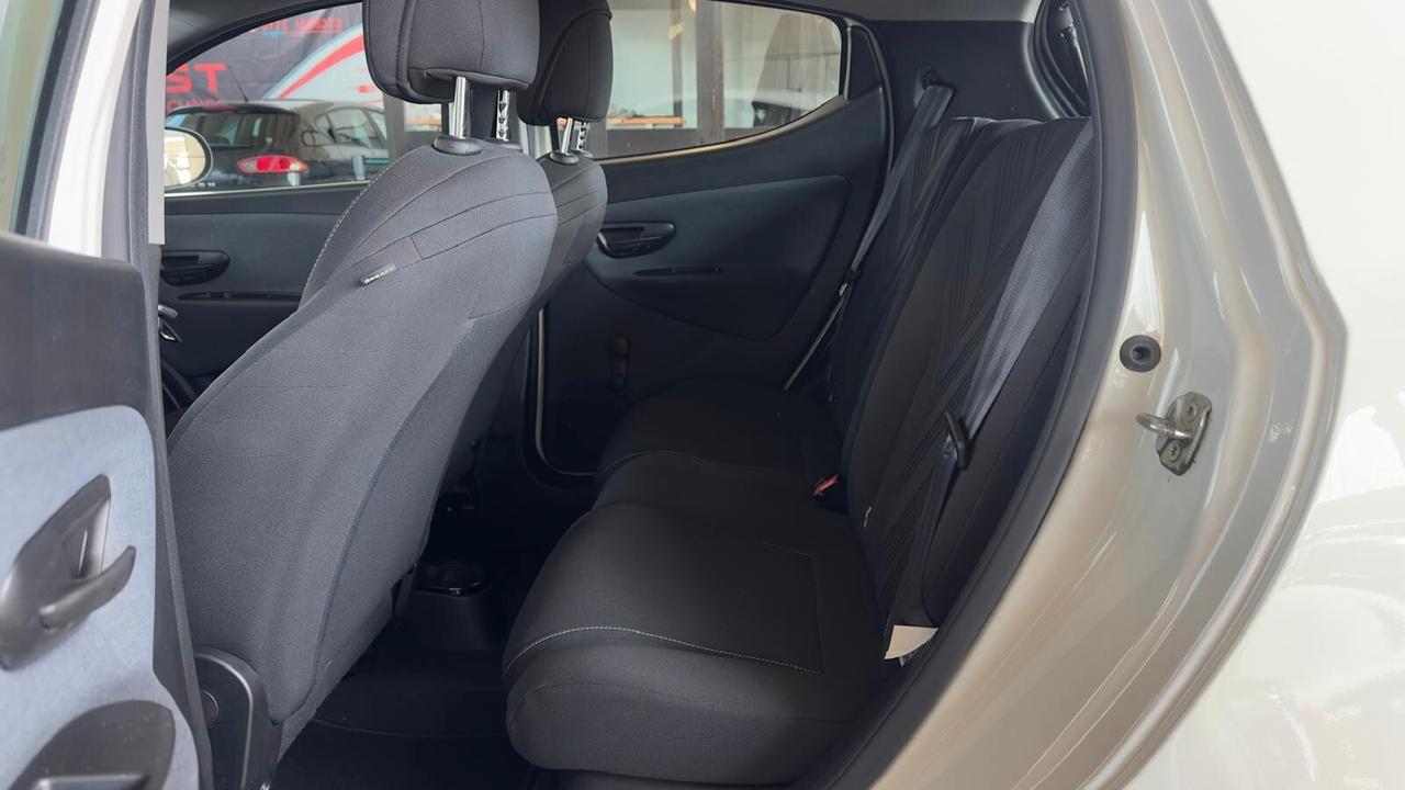 Lancia Ypsilon 1.0 FireFly 5 porte S&S Hybrid Ecochic A. Ferretti