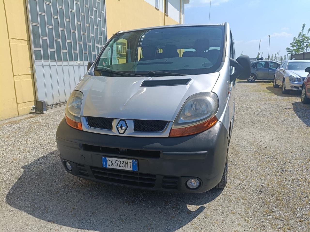 Renault TRAFIC 9 posti