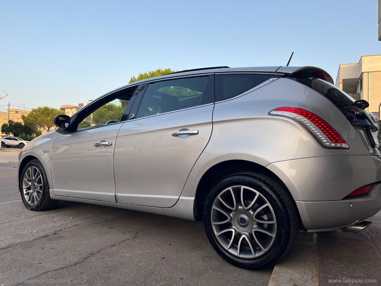 LANCIA Delta 1.6 MJT Gold TETTO