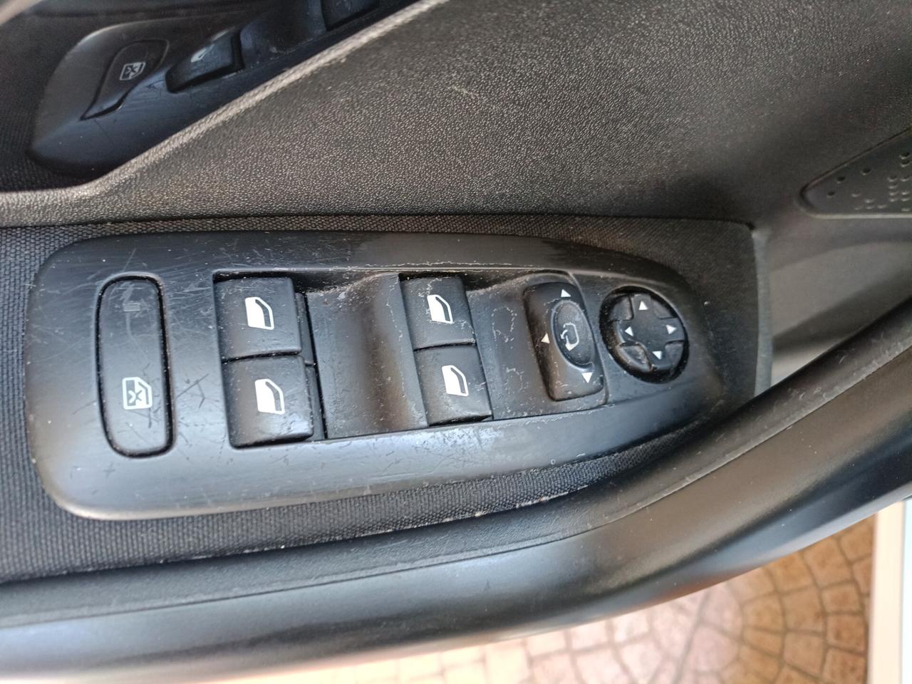 PEUGEOT 208 1.4 HDI-NEOPATENTATI-UNIPRO-Euro5890Euro
