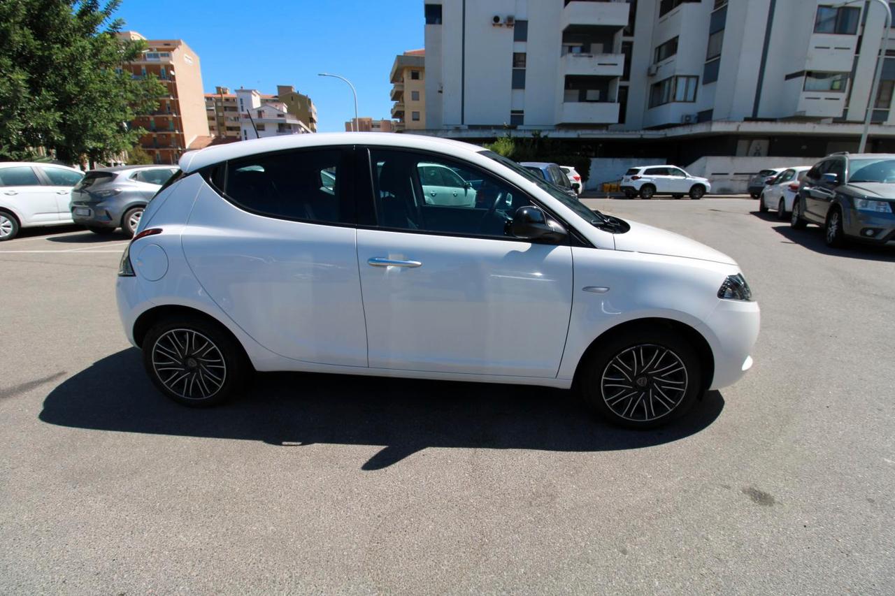Lancia Ypsilon 1.0 FireFly 5 porte S&S Hybrid Alberta Ferretti