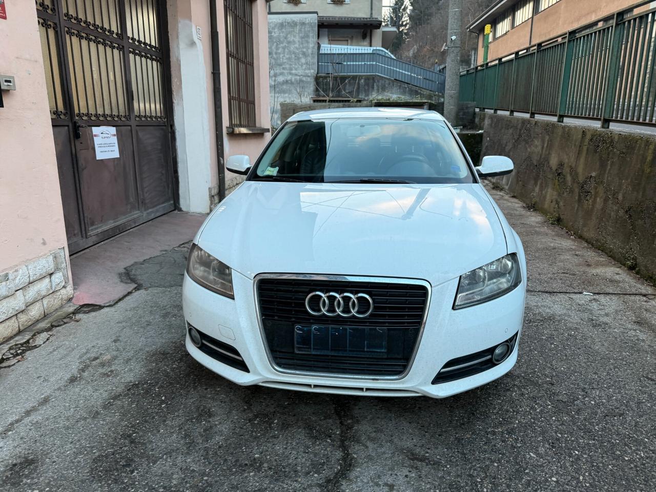 Audi A3 1.6 TDI 90 CV OK NEOPATENTATI