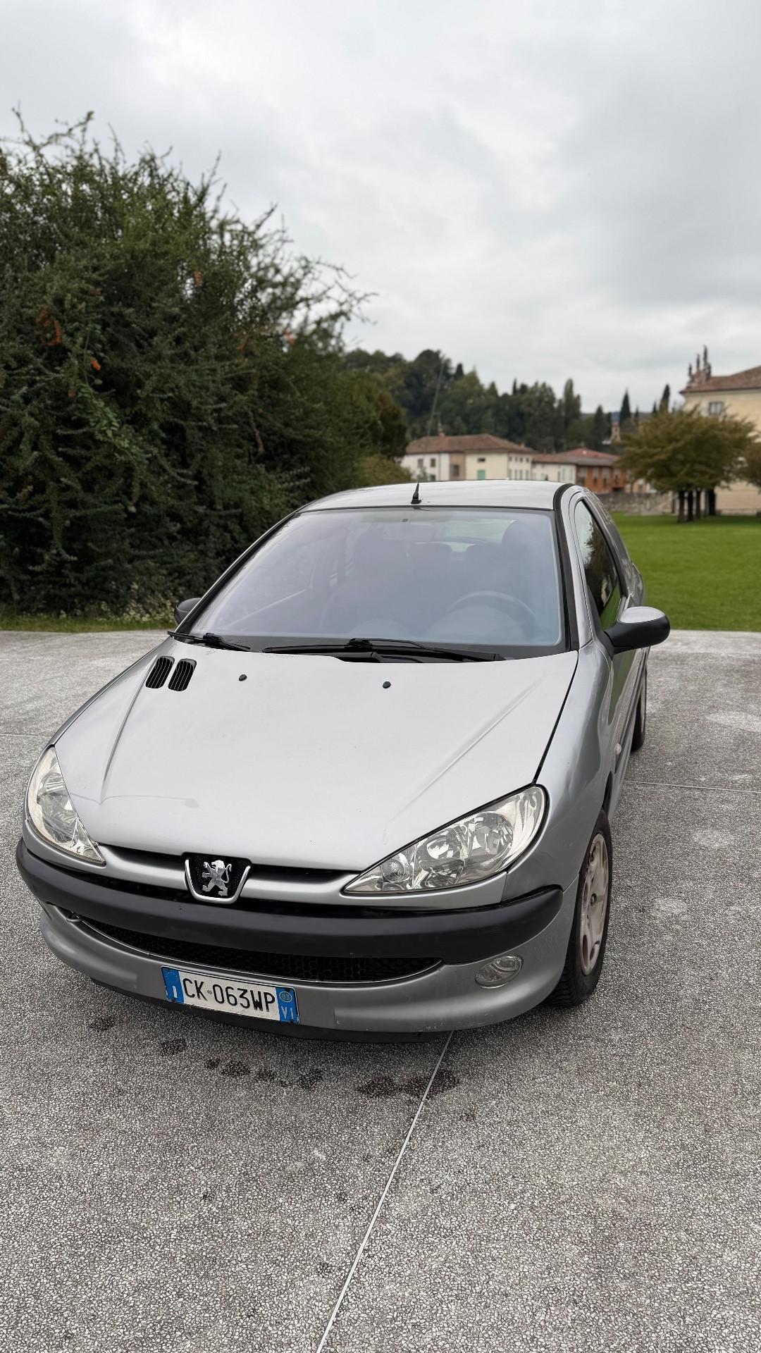 Peugeot 206 1.1 3p. XR