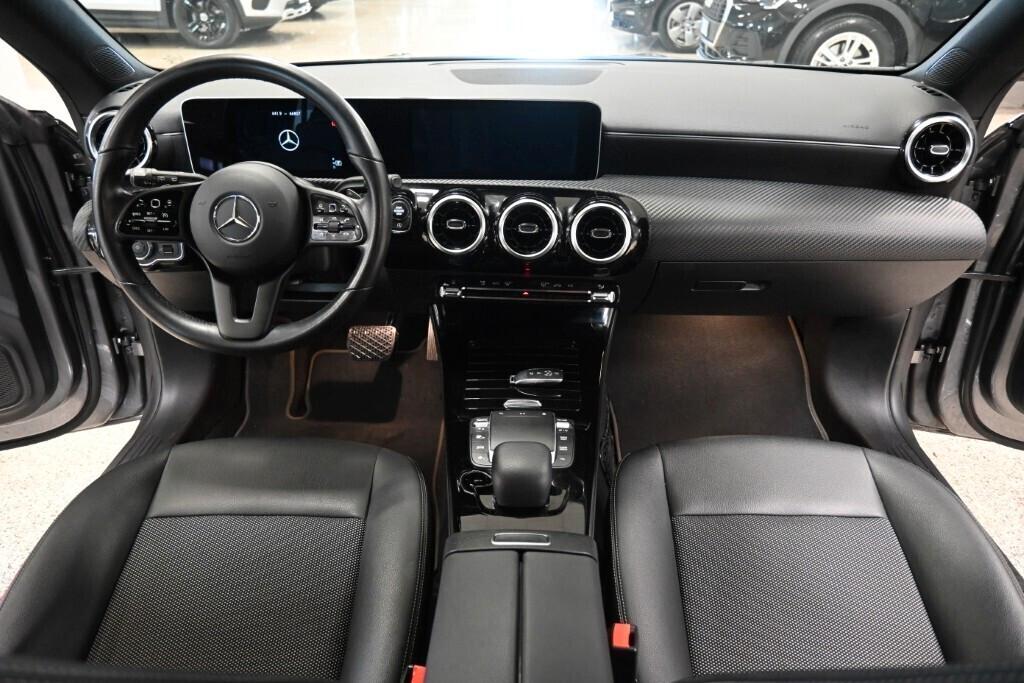 Mercedes-benz CLA 180 SHOOTING BREAK 180D 116CV AUTOMATIC BUSINESS SOLUTION ( FARI LED - PDC NAVI )