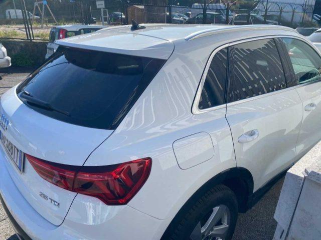 AUDI Q3 35 TDI Business Advanced