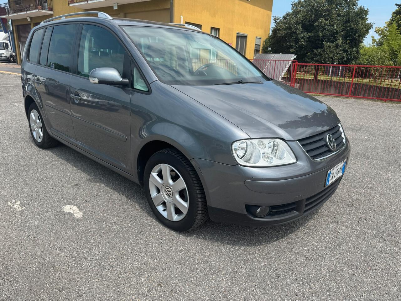 Volkswagen Touran 2.0 TDI Trendline Van - 7 POSTI