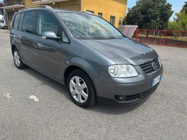 Volkswagen Touran 2.0 TDI Trendline Van - 7 POSTI
