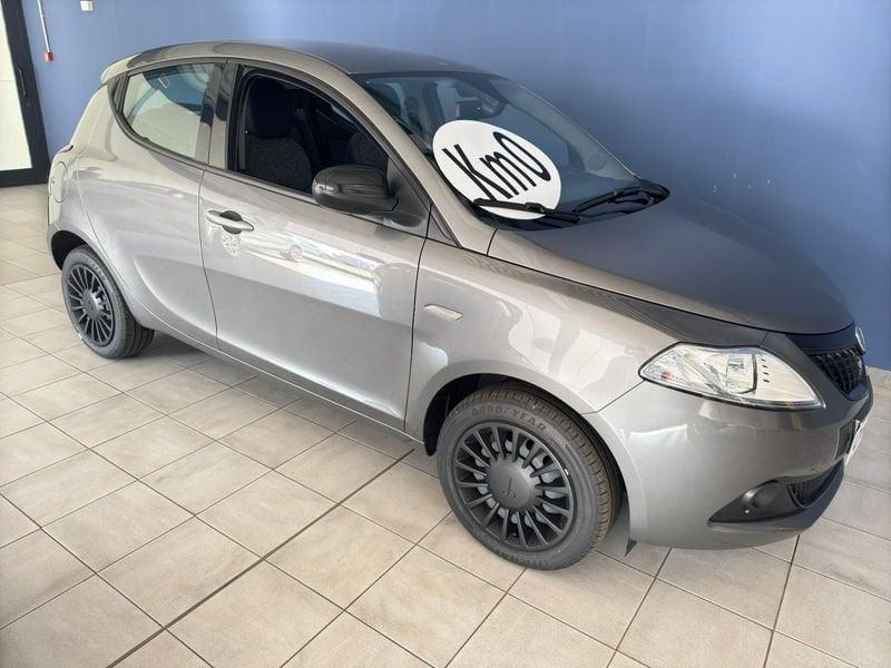 Lancia Ypsilon 1.0 FireFly 5 porte S&S Hybrid Silver