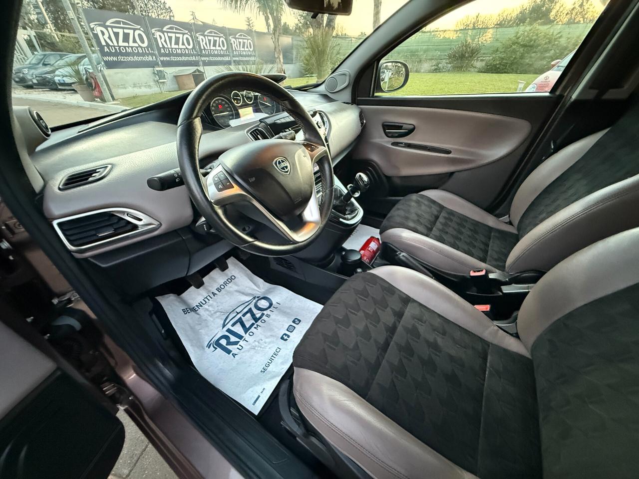 Lancia Ypsilon 1.2 69 CV ELLE limited edition pelle xenon 12/2014