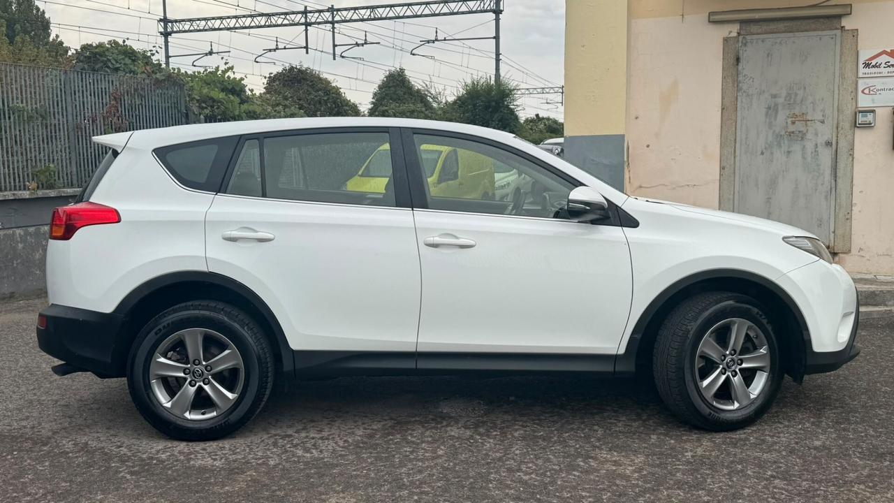 Toyota RAV 4 RAV4 2.0 D-4D 2WD Style White Ed.