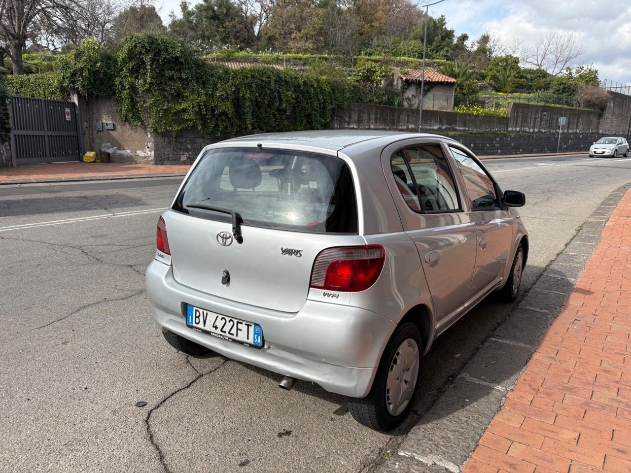 Toyota Yaris 1.3i 16V cat 5 porte