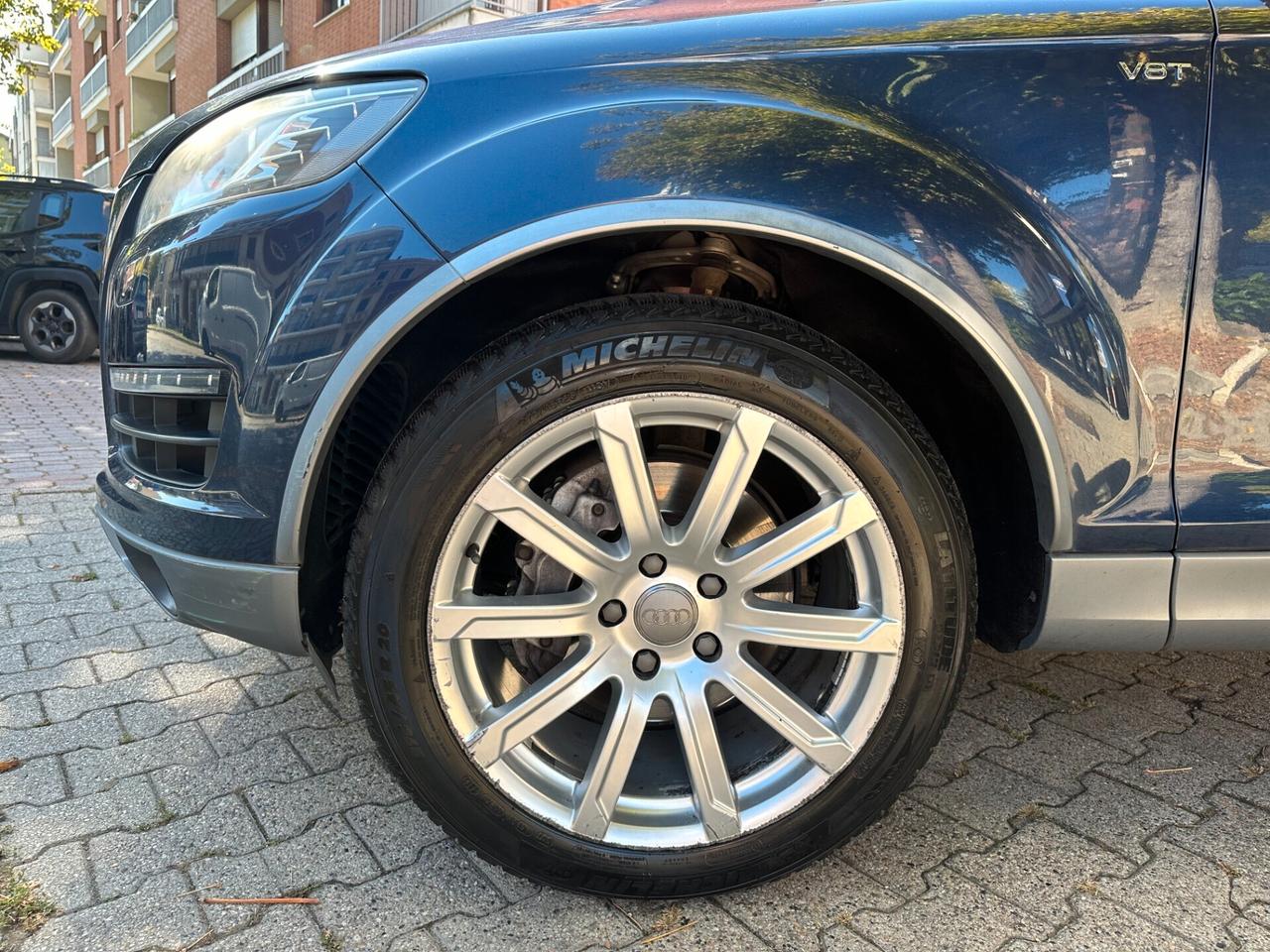 Audi Q7 4.2 V8 TDI quattro