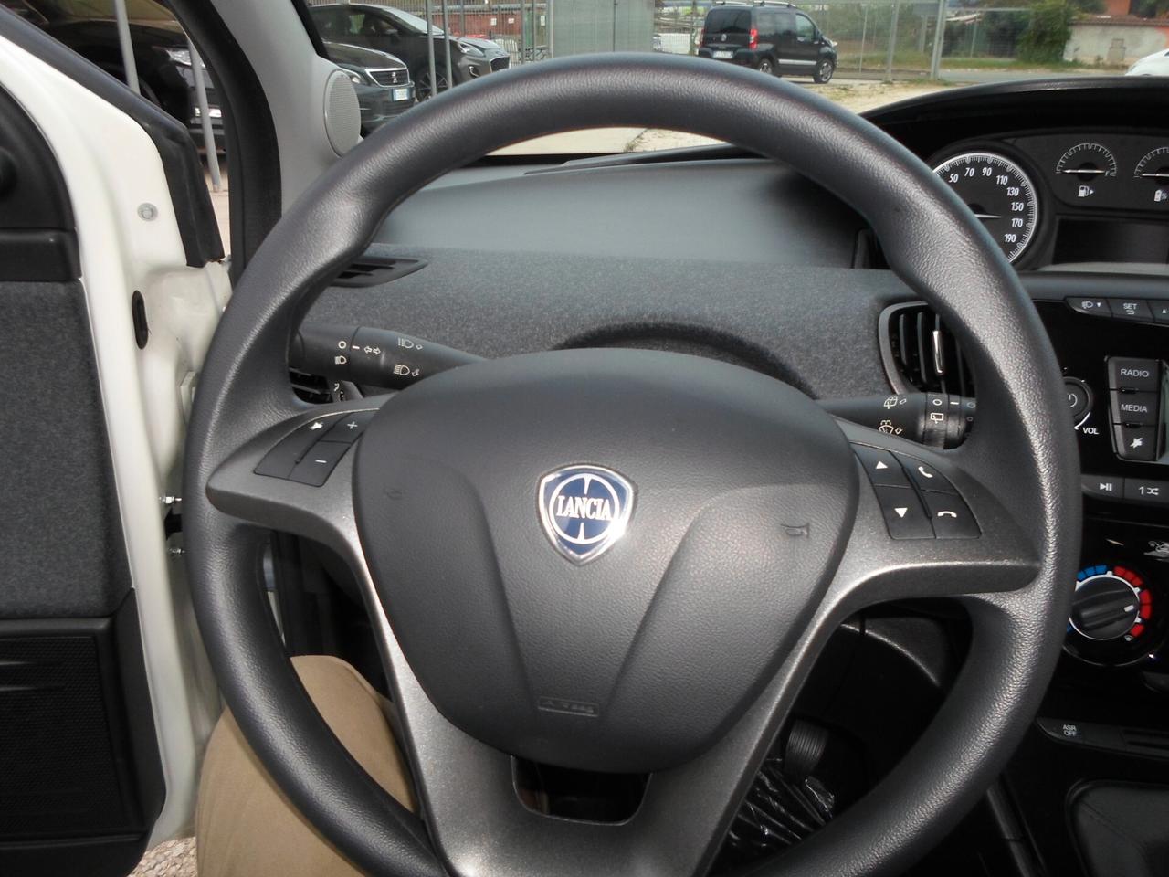 Lancia Ypsilon 1.0 FireFly 5 porte S&S Hybrid Ecochic Gold