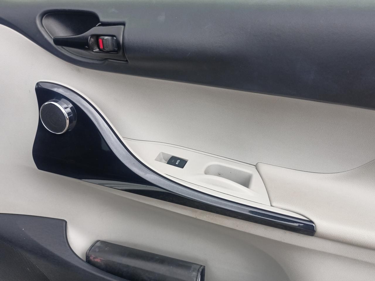 Toyota iQ 1.0 CVT Lounge