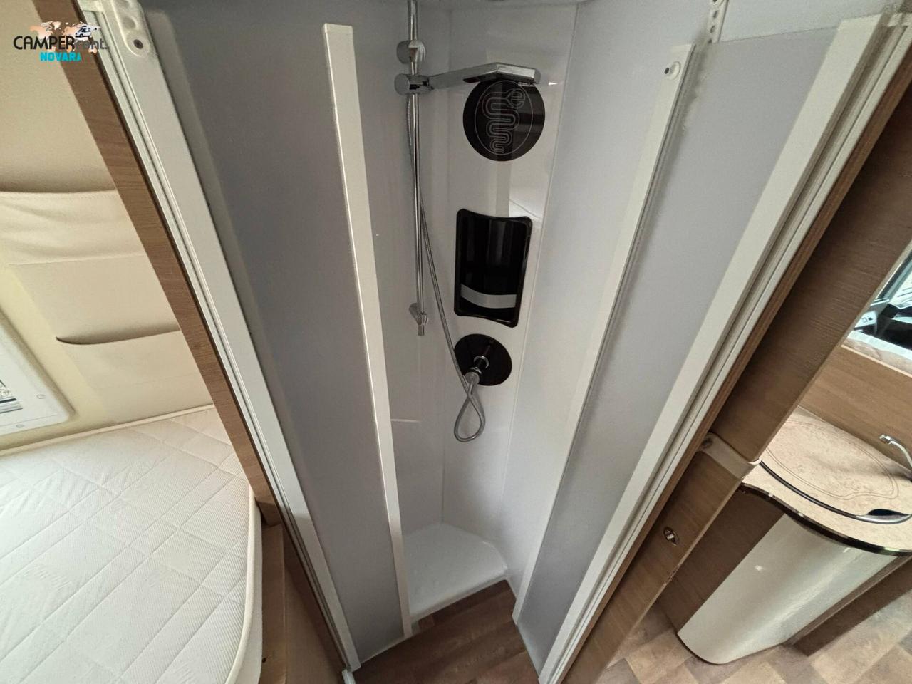 ELNAGH T-LOFT 530 SPECIAL EDITION - motorhome con letti gemelli in coda ed ampio garage