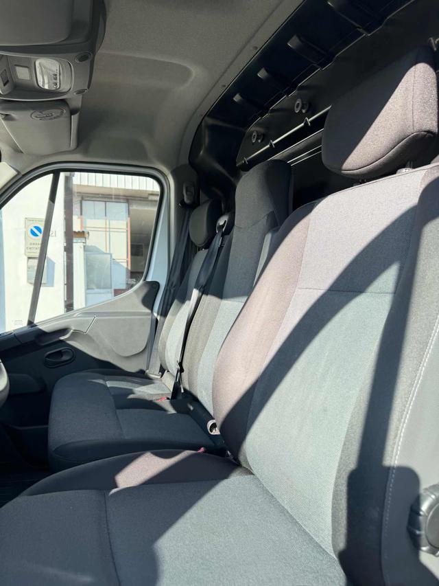 RENAULT Master T35 2.3 dCi 135 PL-TA Furgone