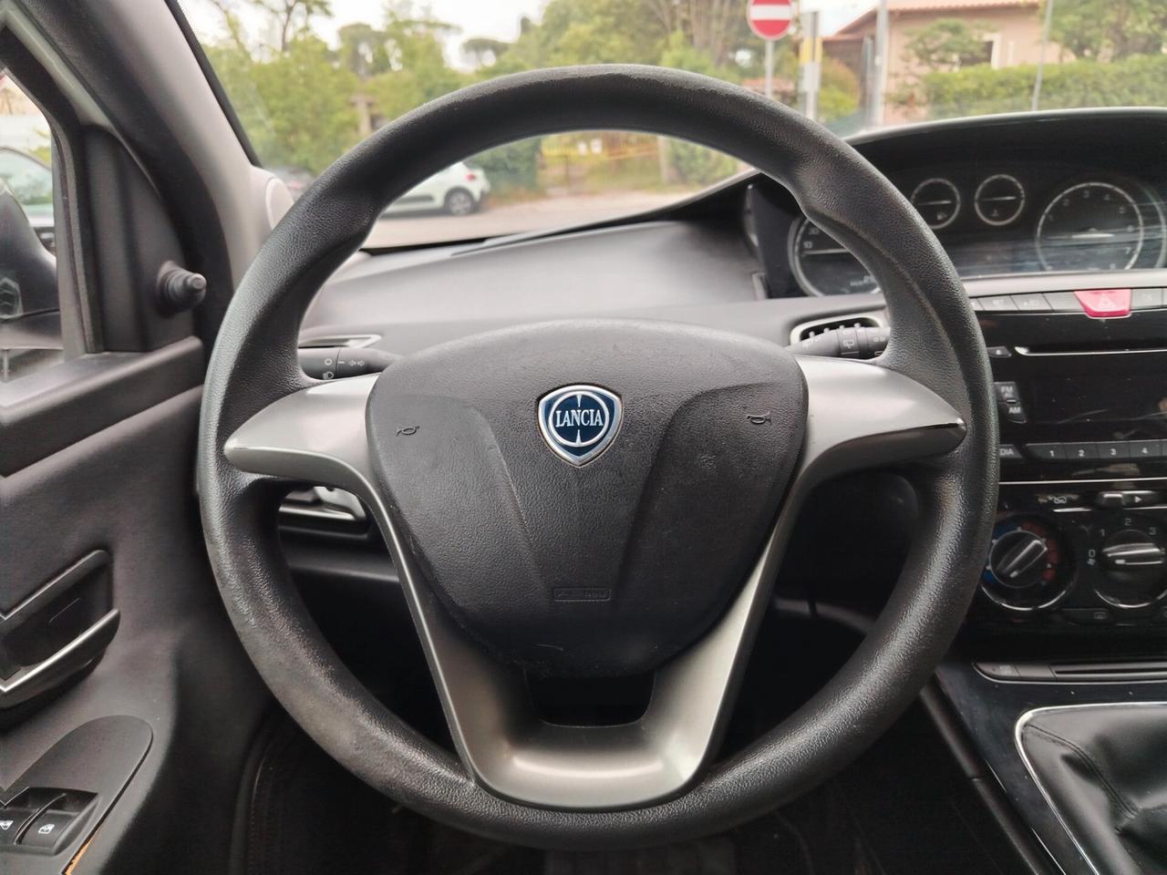 Lancia Ypsilon 1.2 69 CV 5 porte S&S Silver