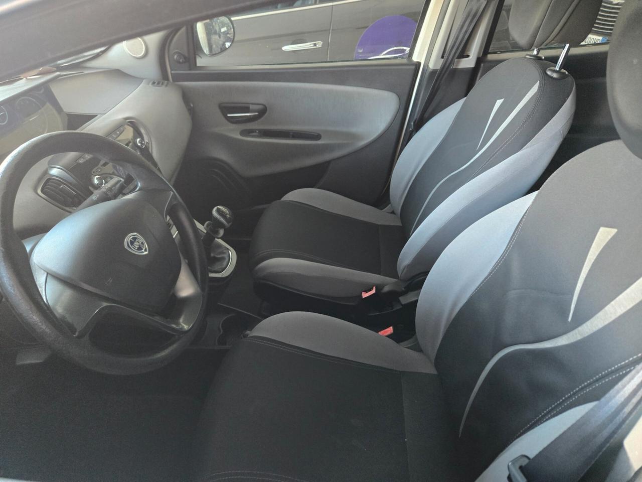 Lancia Ypsilon 1.2 69 CV 5 porte S&S Gold