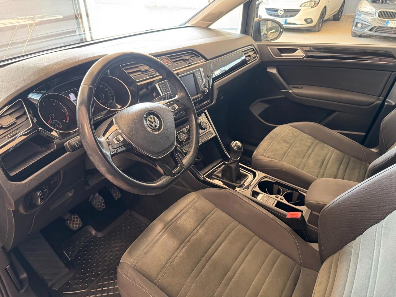 Volkswagen Touran 1.6 TDI Highline Technology 7 posti