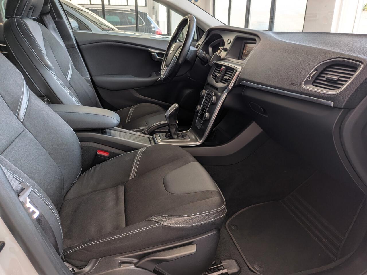 VOLVO V40 1.6 D2