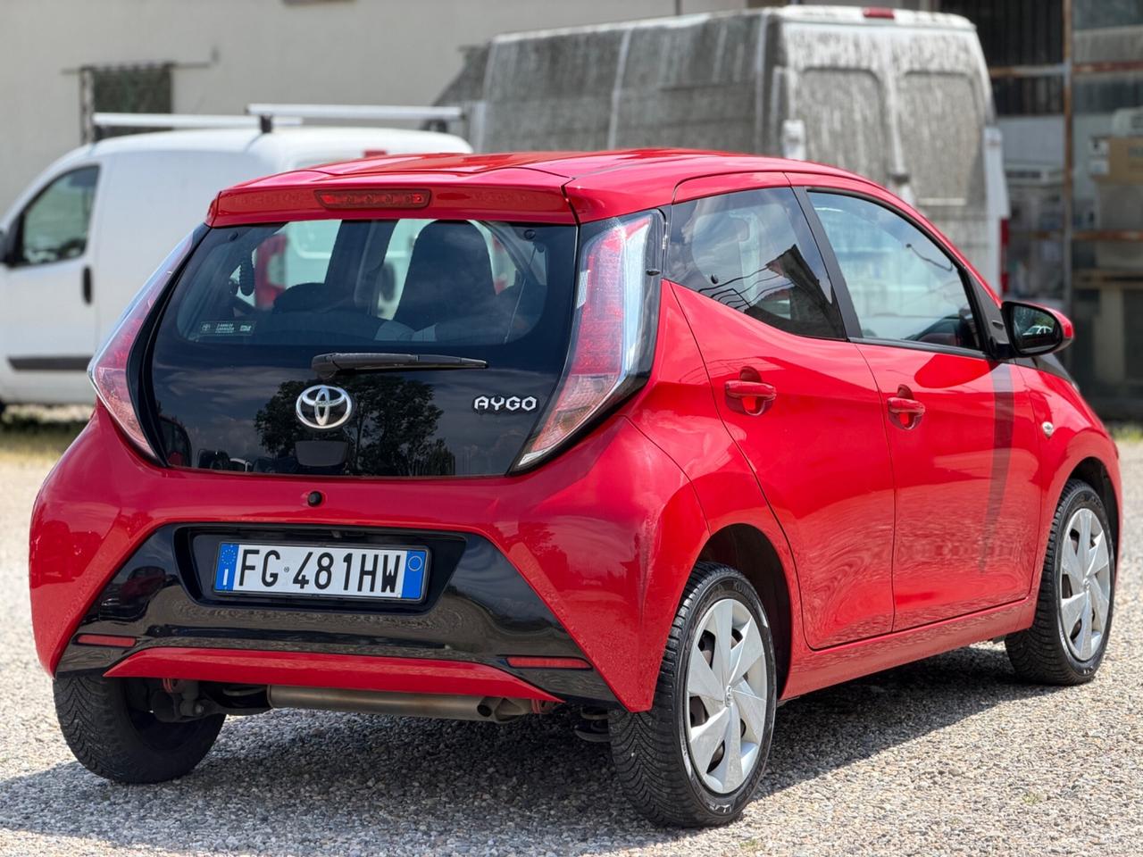 Toyota Aygo 1.0 VVT-i 69 CV 5 porte x-play