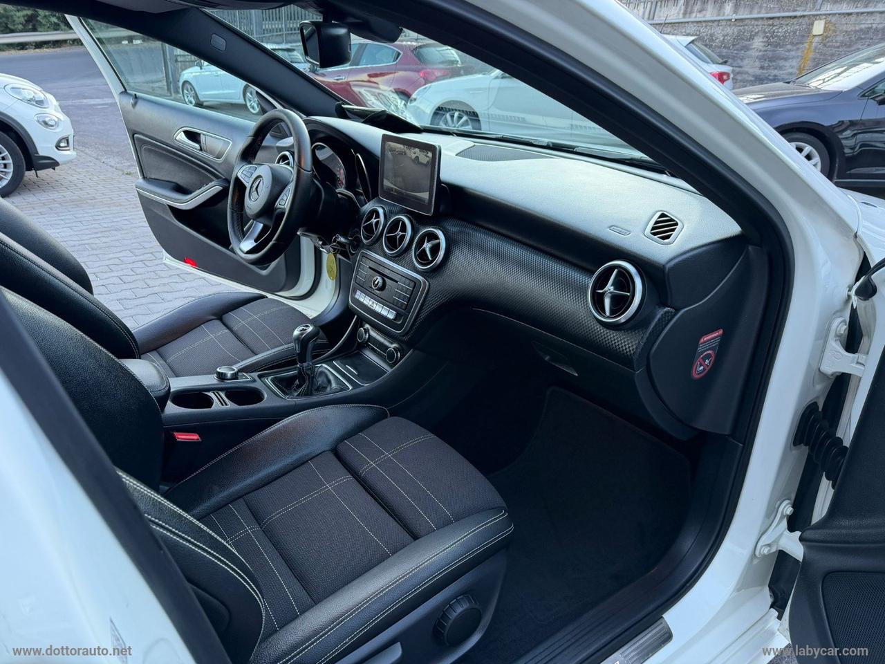 MERCEDES-BENZ A 180 d Premium