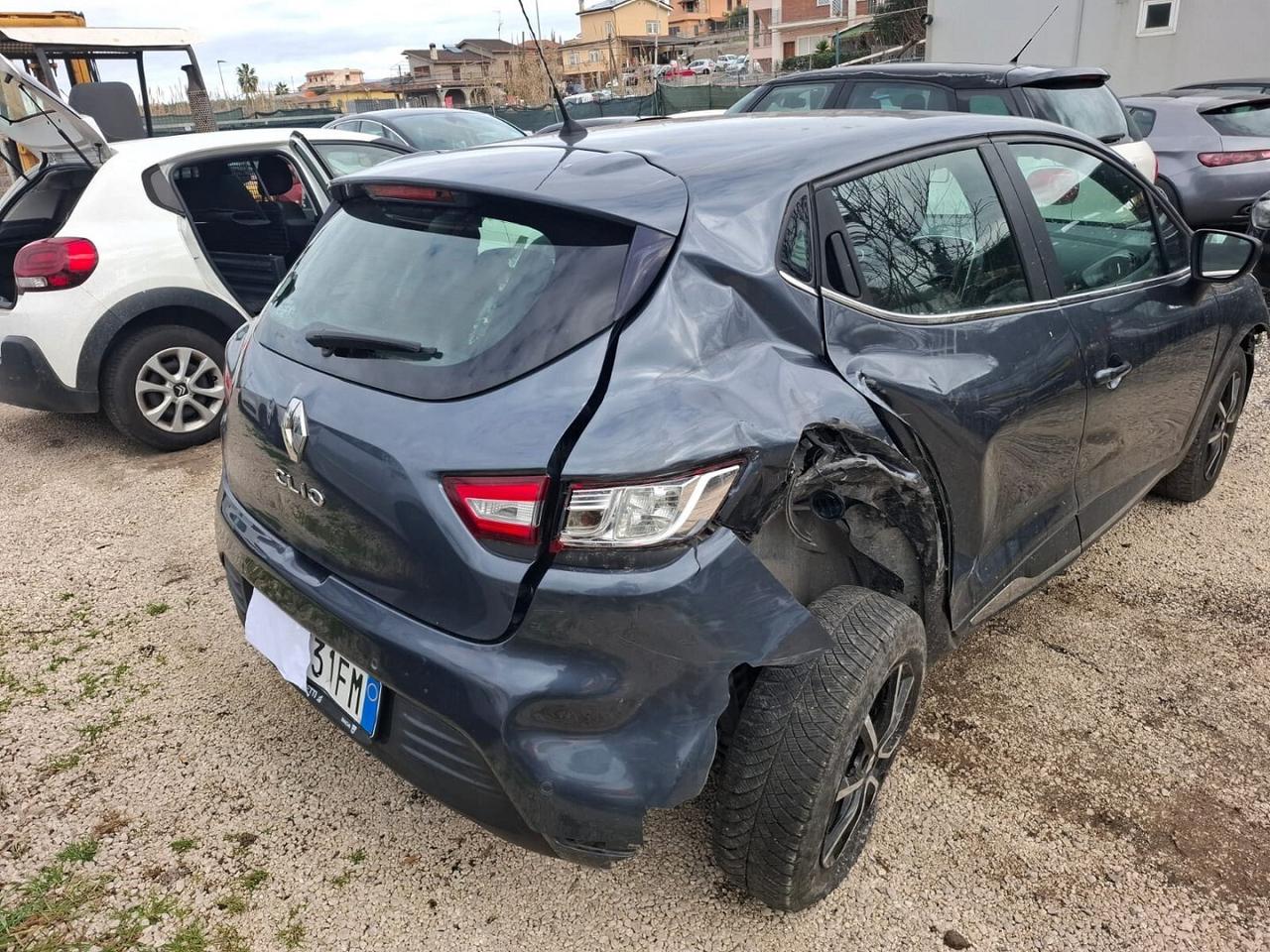 RENAULT CLIO TCE BENZINA/GPL INCIDENTATA MARCIANTE