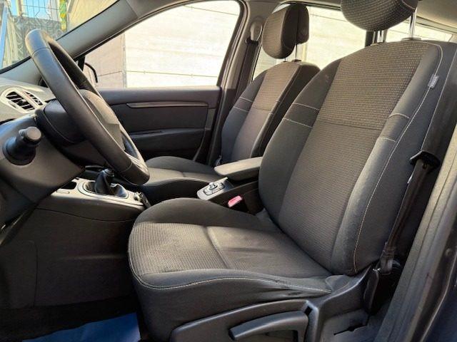 RENAULT Scenic 1.6 16V Dynamique 7POSTI