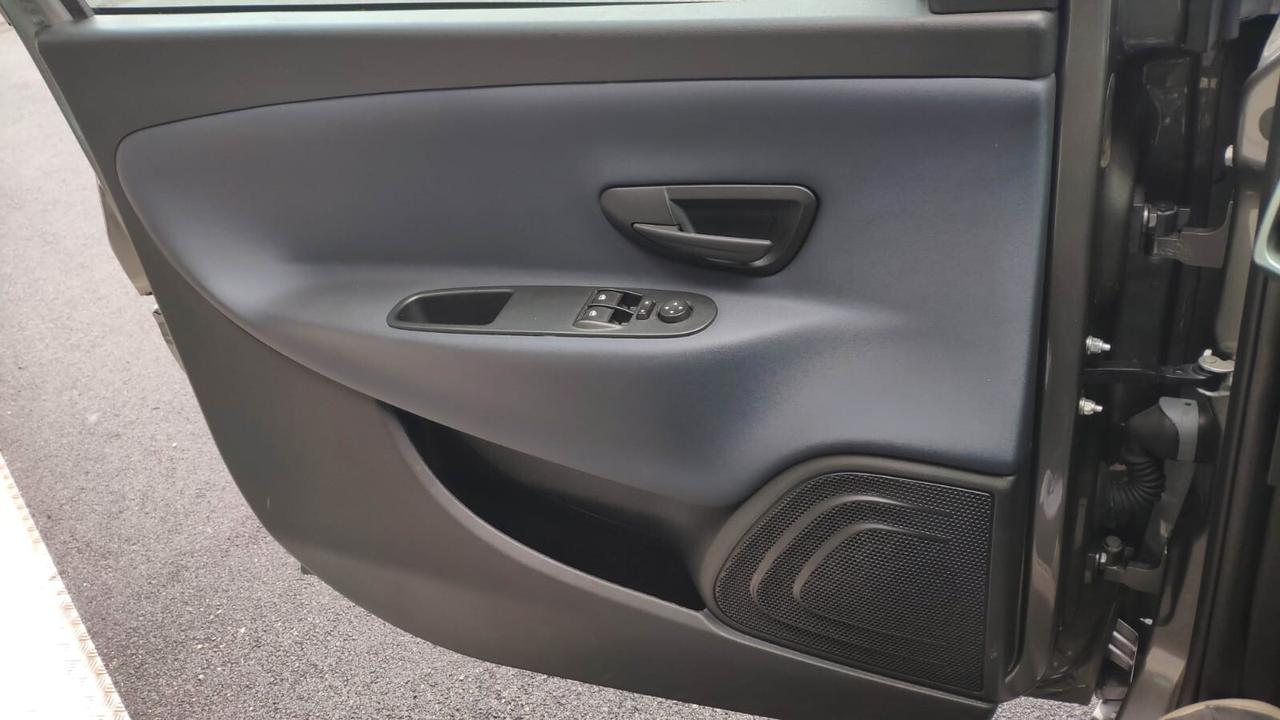 Lancia Ypsilon 1.0 FireFly 5 porte S&S Hybrid Platino