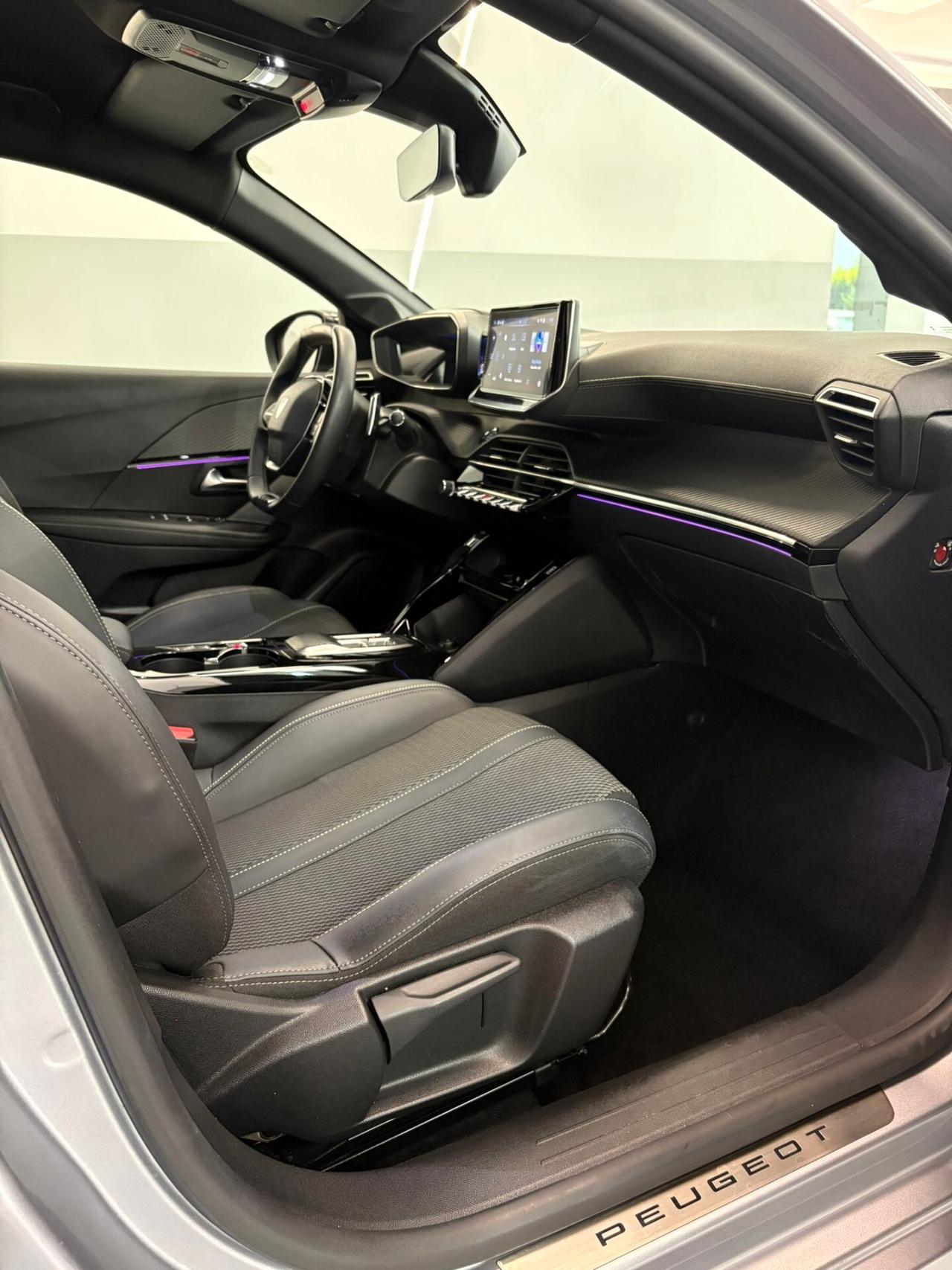 Peugeot 208 Hybrid 136 e-DCS6 GT