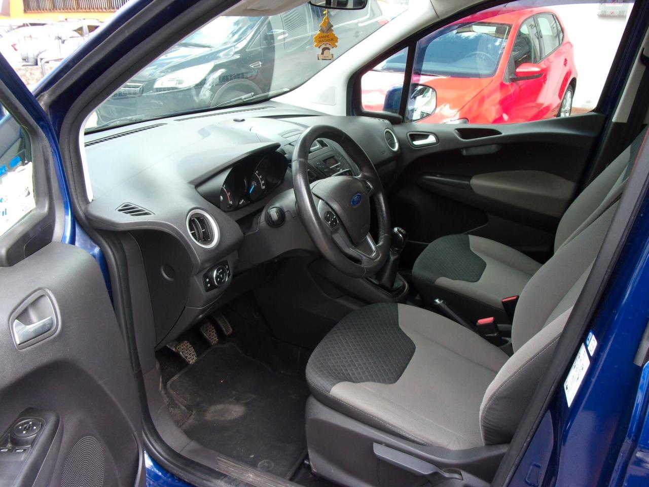 Ford Tourneo Courier 1.0 EcoBoost 100 CV Titanium