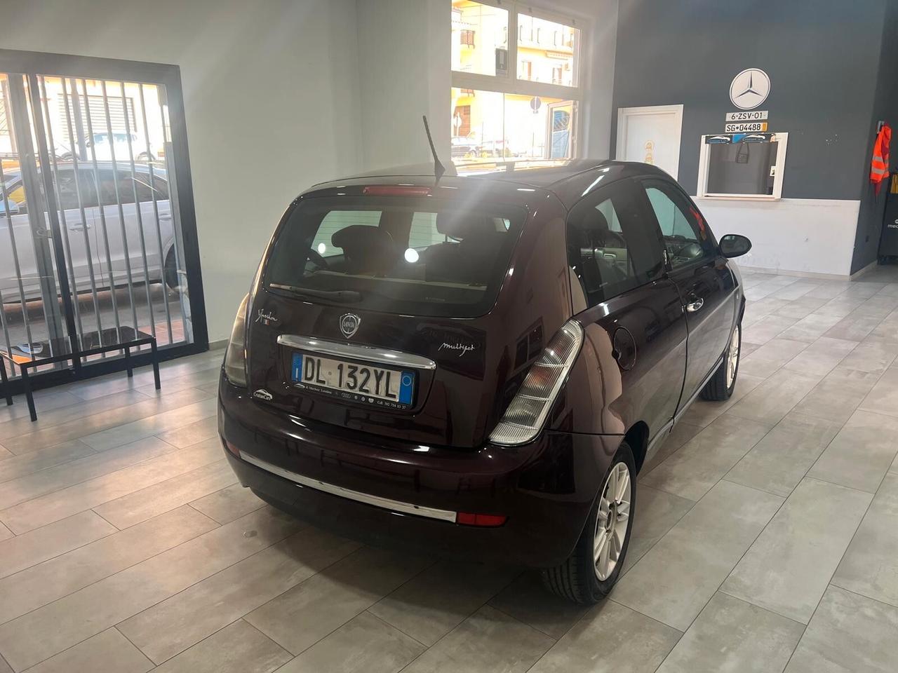Lancia Ypsilon 1.3 MJT 75 CV Oro