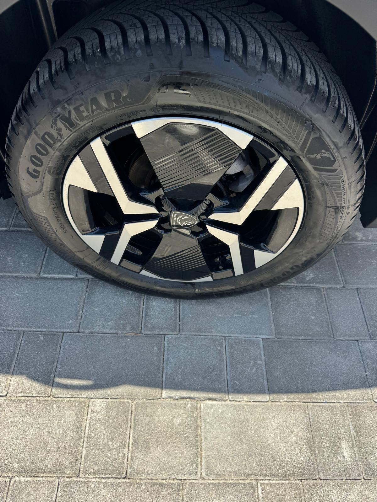 Peugeot 2008 BlueHDi 130 S&S EAT8 Allure