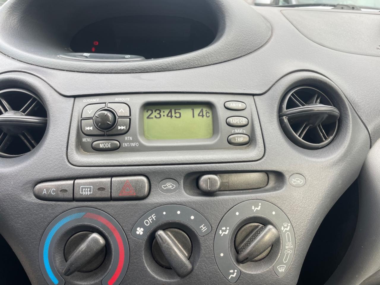 Toyota Yaris 1.0i 16V cat 5 porte Sol