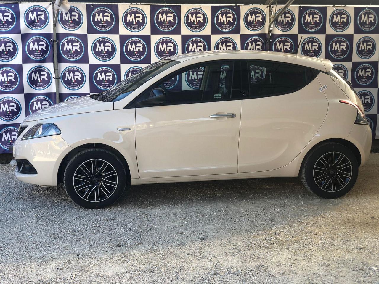 Lancia Ypsilon 1.0 Ibrida 70CV ORO NUOVA