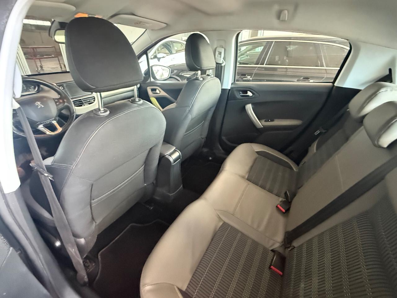 Peugeot 208 PureTech 82 5 porte Allure serie limitata