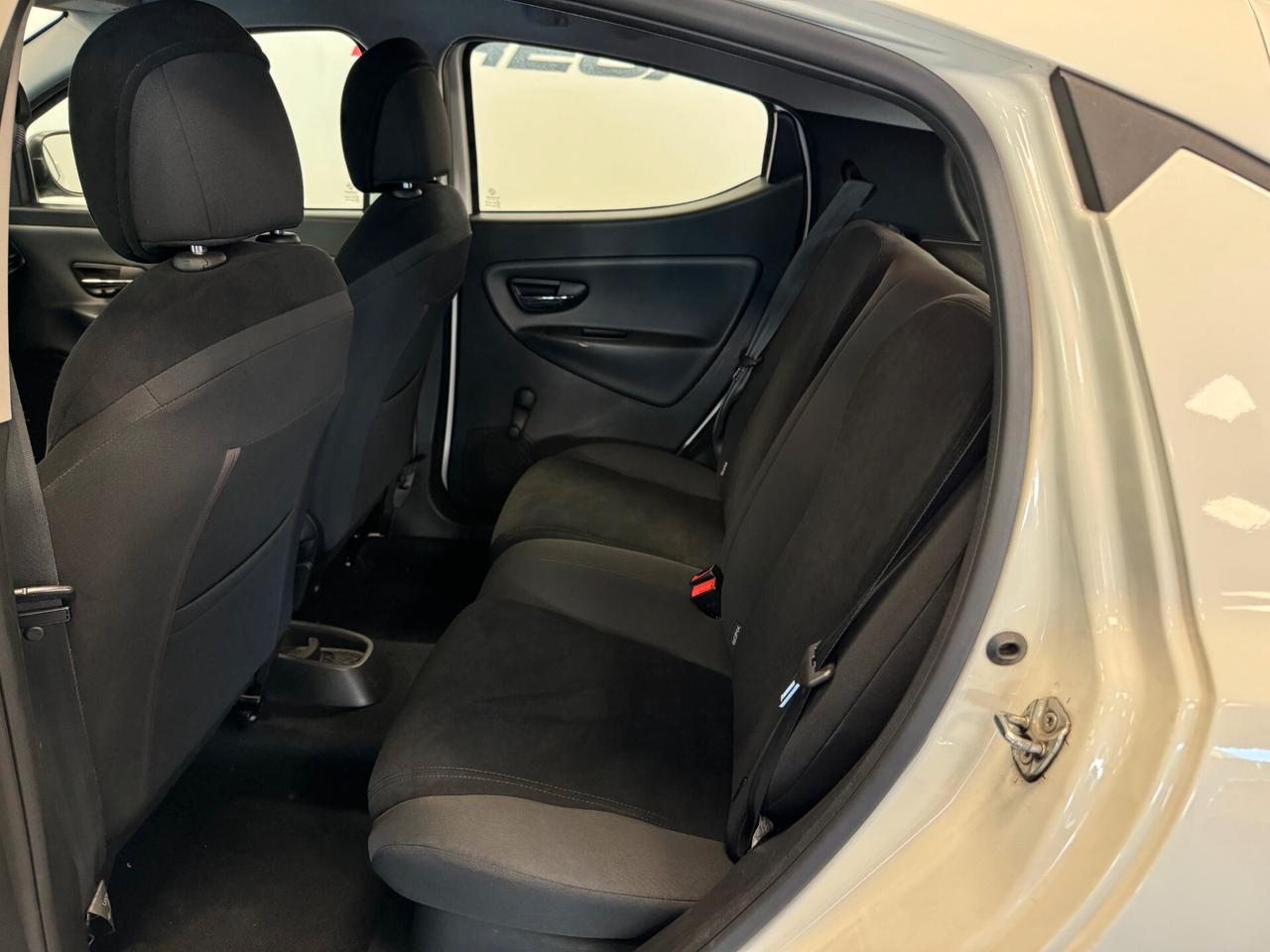 Lancia Ypsilon 1.2 69 CV 5 porte S&S Gold NEOPATENTATI