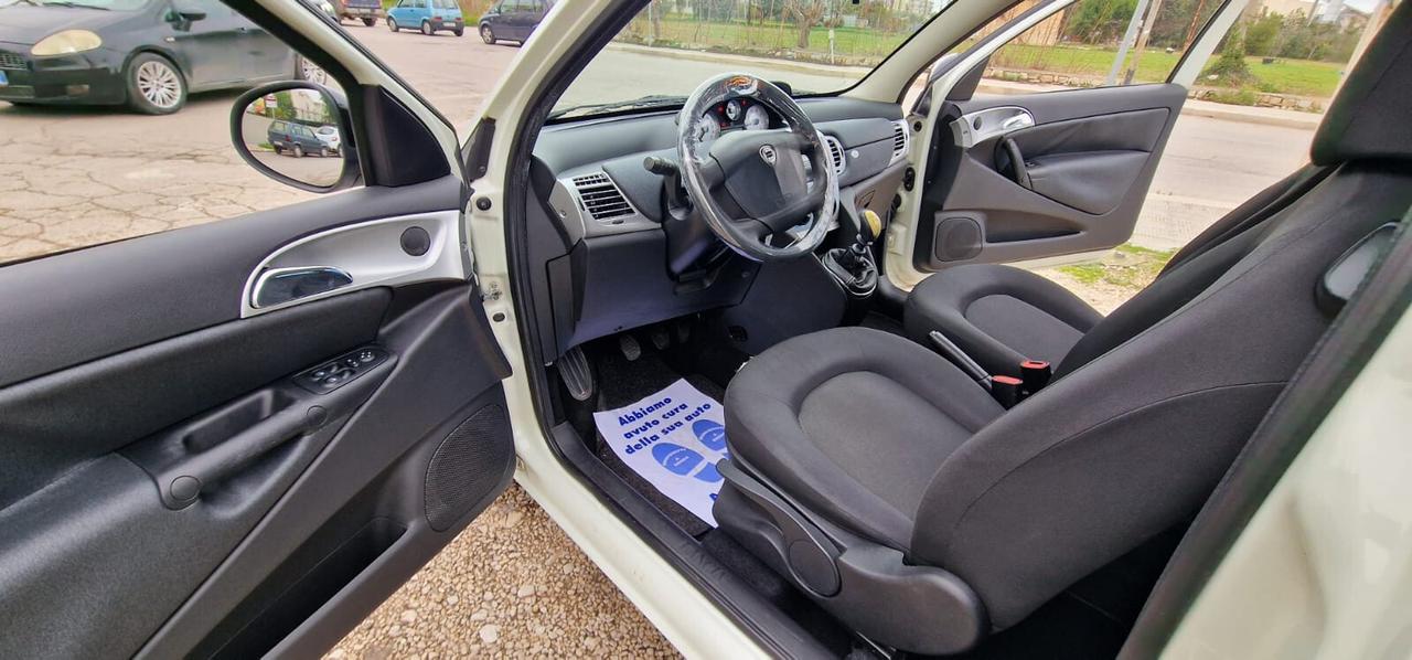 Lancia Ypsilon 1.2 69 CV Elle 2011