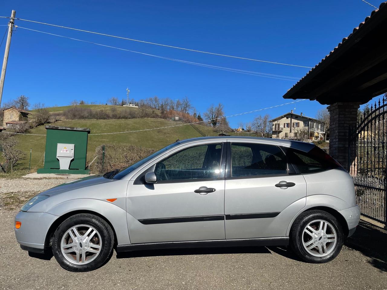 Ford Focus 1.6i 16V cat 5p. Ghia