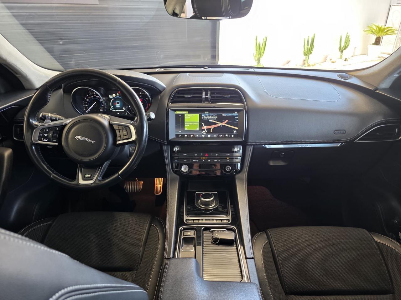 Jaguar F-Pace 2.0 D 180 CV AWD aut. R-Sport