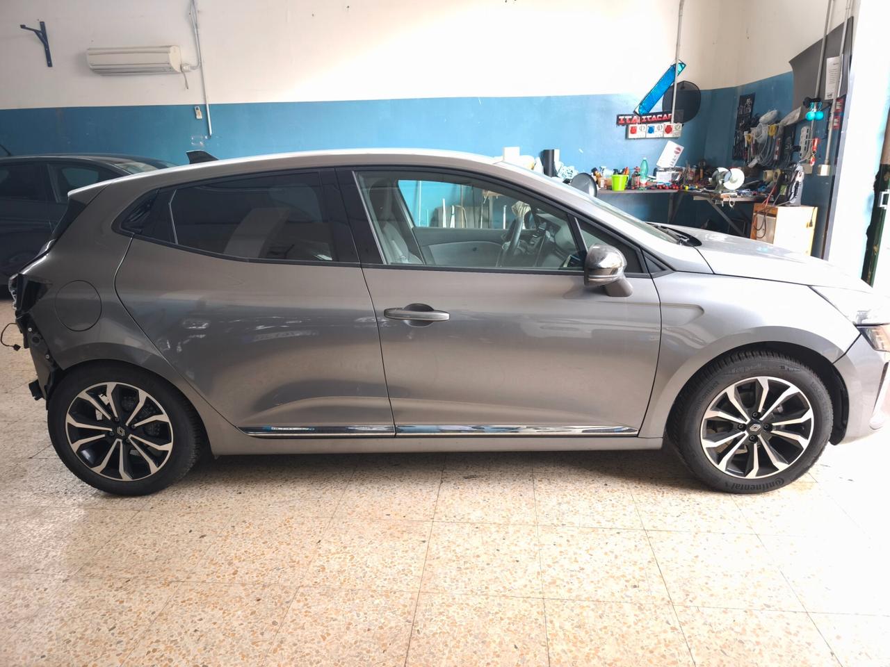 Renault Clio TCe 90 CV 5 porte Techno INCIDENTATA