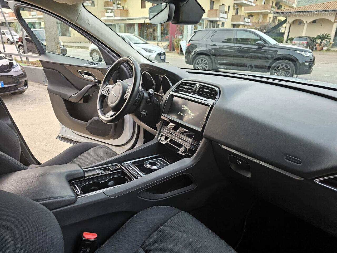Jaguar F-Pace 2.0 D 180 CV AWD aut. Pure