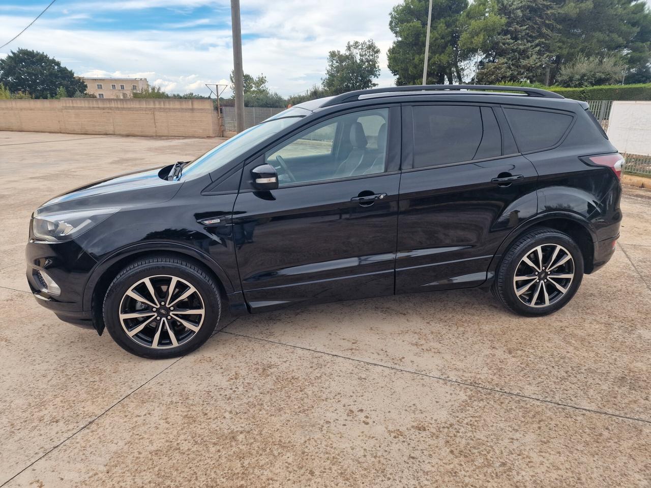 Ford Kuga 1.5 TDCI 120 CV S&S 2WD ST-Line