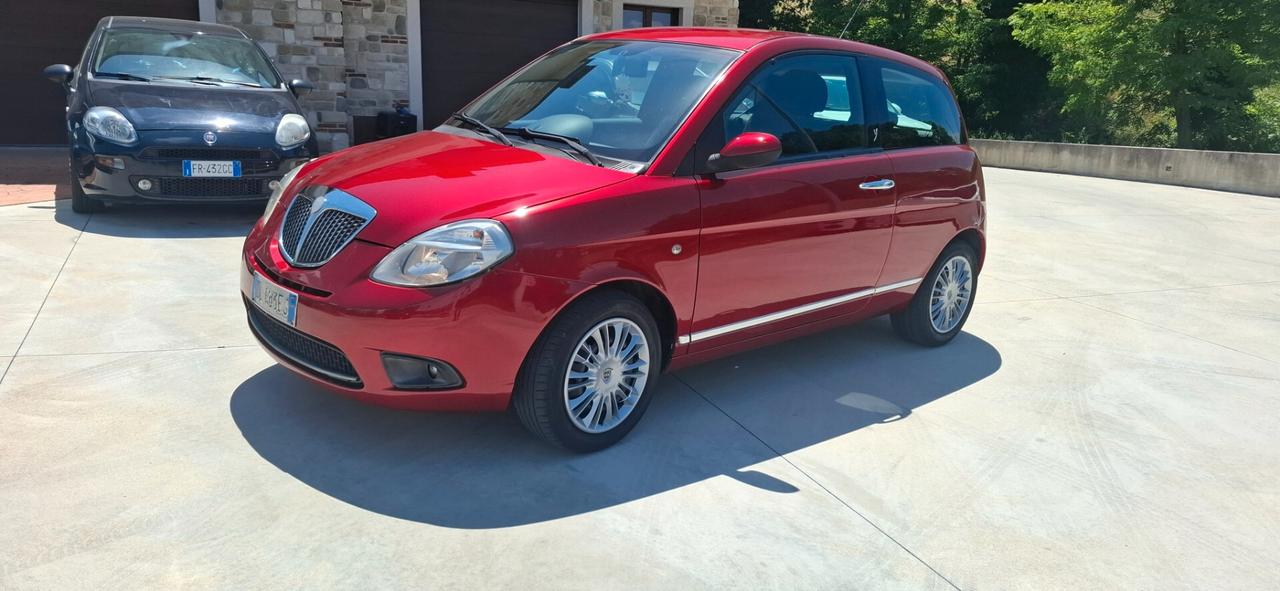 Lancia Ypsilon 1.3 MJT 75 CV Argento