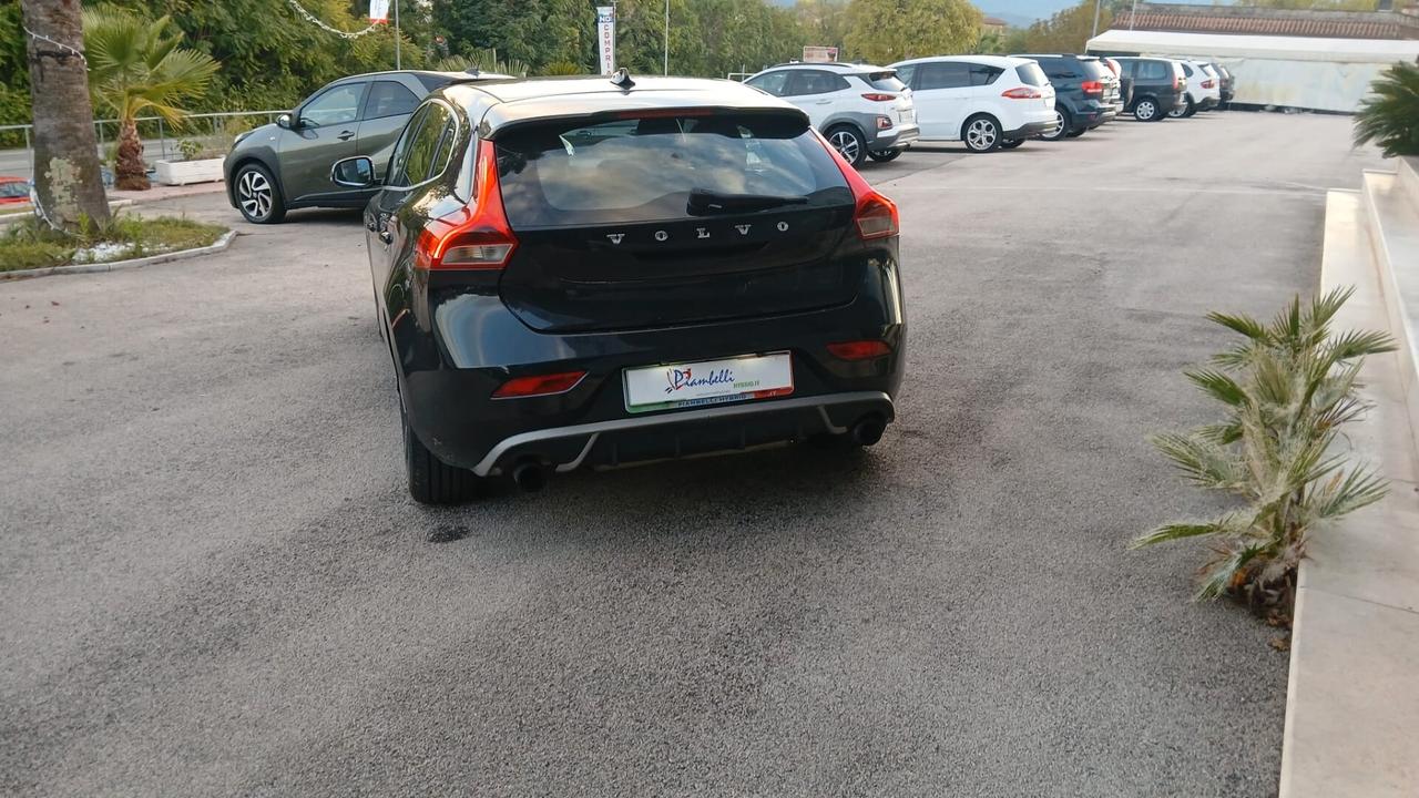 Volvo V40 D2 1.6 Powershift R-design Momentum