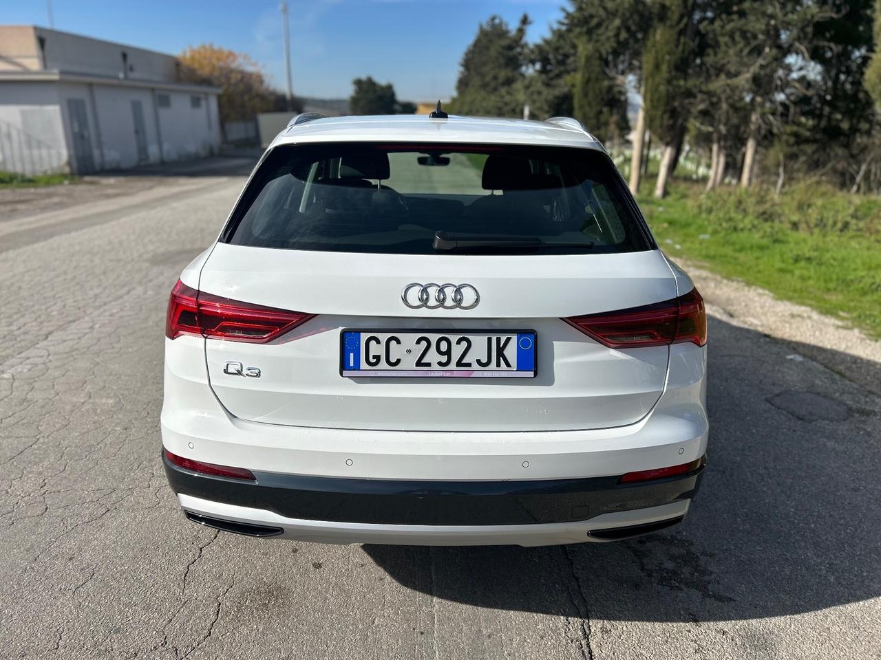 Audi Q3 35 TDI S tronic SPORT /matrix /full