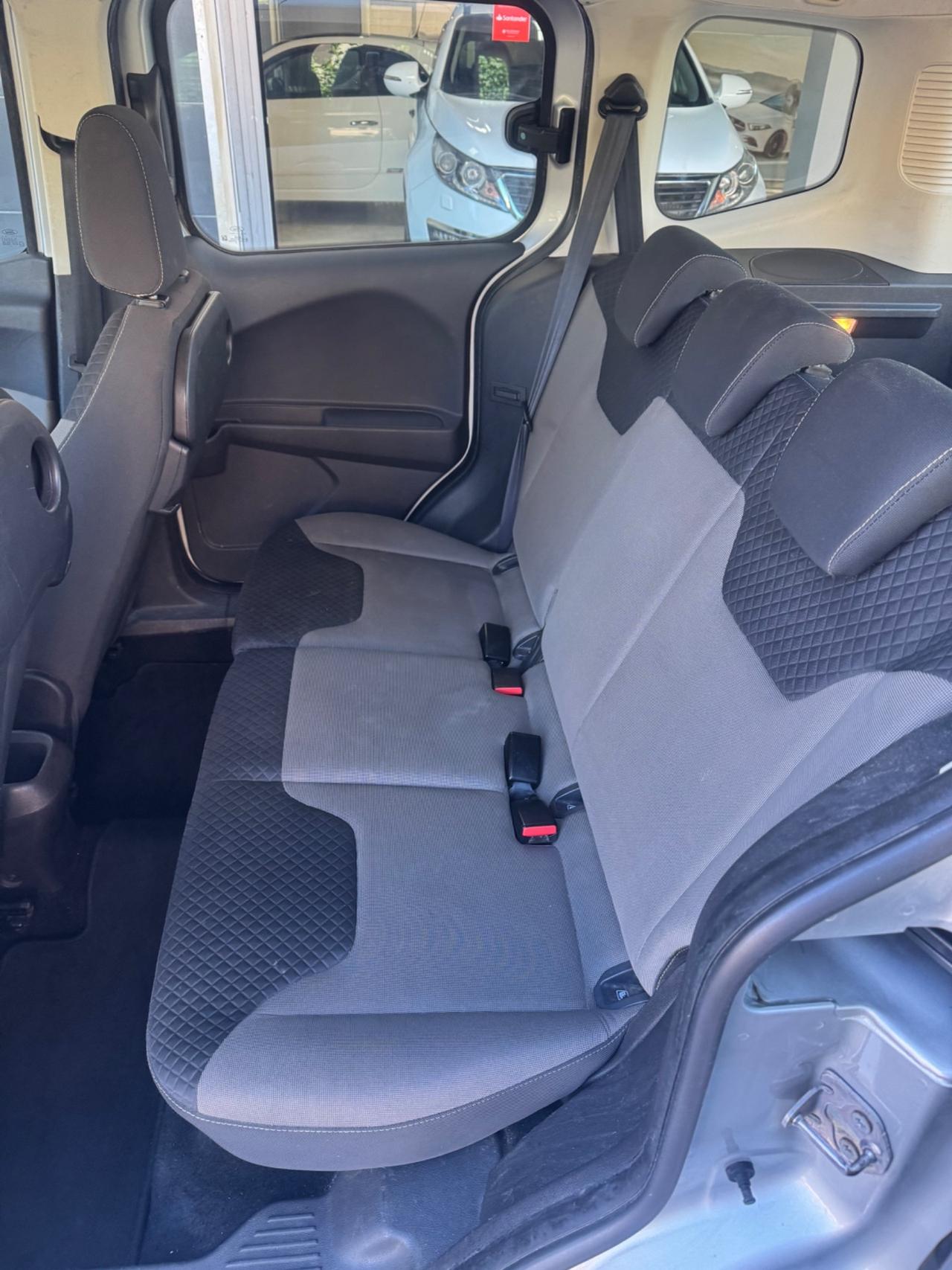 Ford Tourneo Courier 1.5 TDCI 75 CV Titanium
