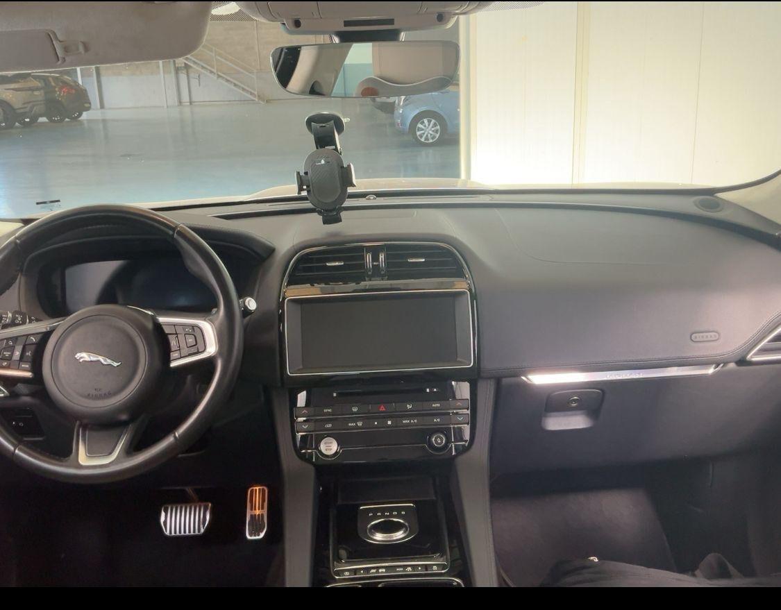 Jaguar F-Pace 2.0 D 180 CV AWD