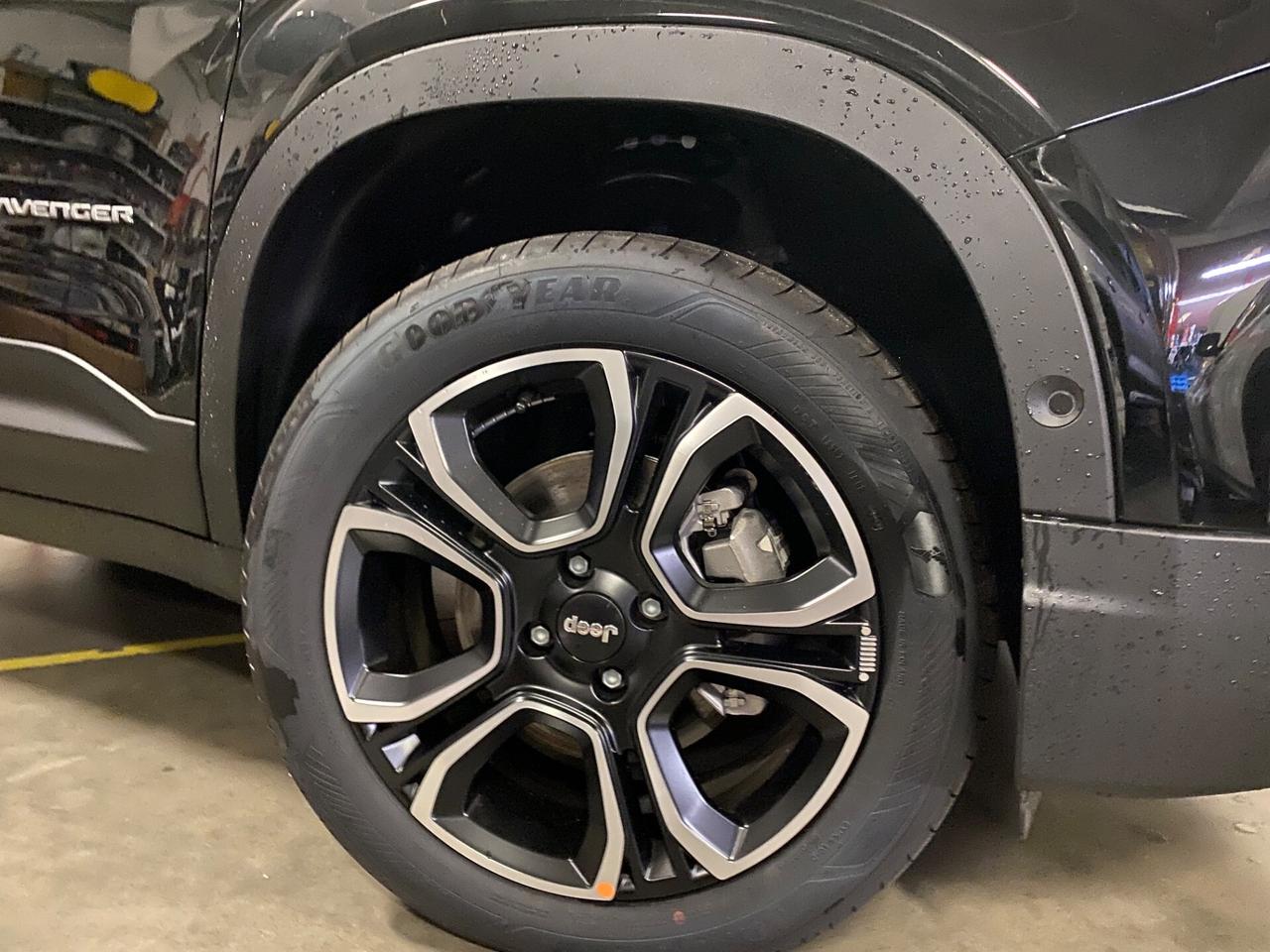 Jeep Avenger 1.2 Turbo 100 CV MHEV Summit