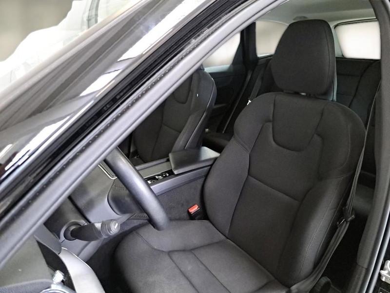 VOLVO XC60 B4 D AWD automatico Momentum Pro